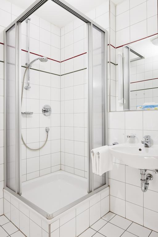Hotel Pfaubräu Trostberg an der Alz Rum bild